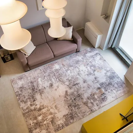 Bezzecca 9 - Design Loft Steps From The アパート *