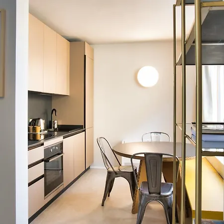 Bezzecca 9 - Design Loft Steps From The アパート レッコ